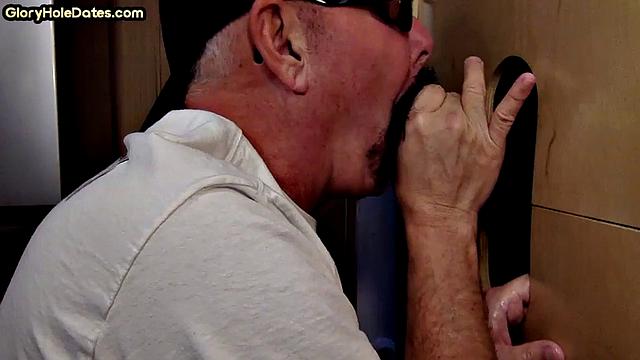 Gloryhole DILF sucks black meat in homemade closeup