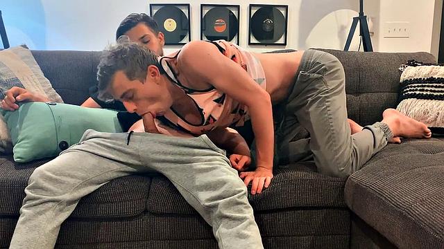 Amateur 21yo barebacked by stud after cocksucking