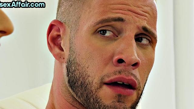 Bikini amateur in threesome