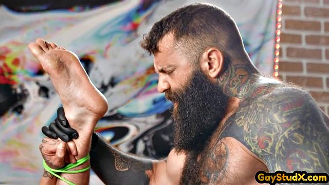 Muscled dom fucks his sub bitch