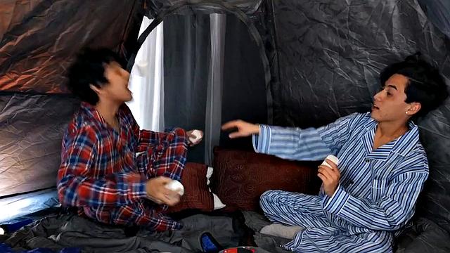 мама в троём - сперма не пропадает зря