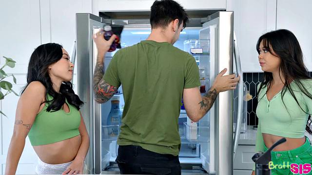 Stepsisters Pot Of Gold - S31:E6