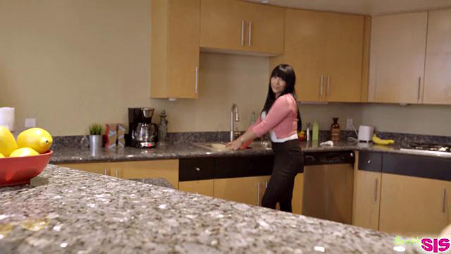 Sneaking Around With Step Sister - S1:E8