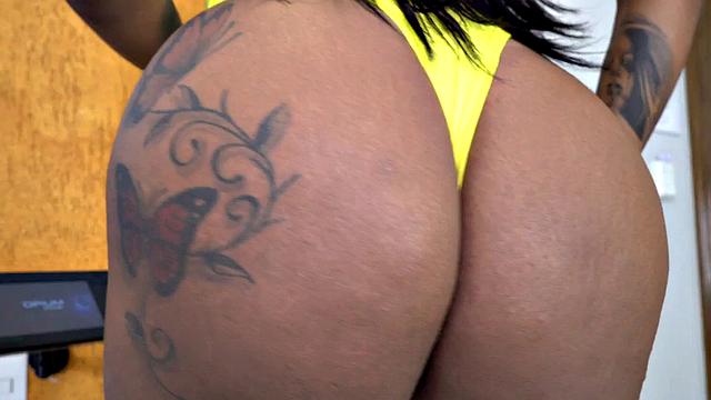 Amateur BBL trans shakes and rides cock