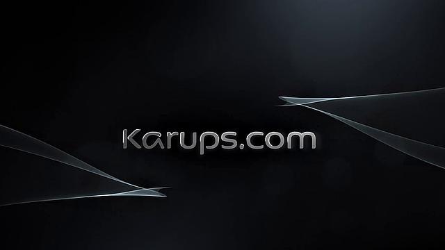 Angelique Rose растягивает лохматую дырку игрушкой прямо в кресле