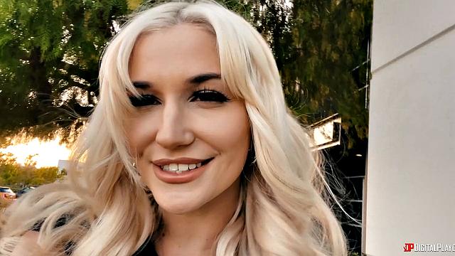 Милфа переиграла любовницу на частном джете и устроила оргию с подругой и мужиком с лишней жёсткостью и юмором.