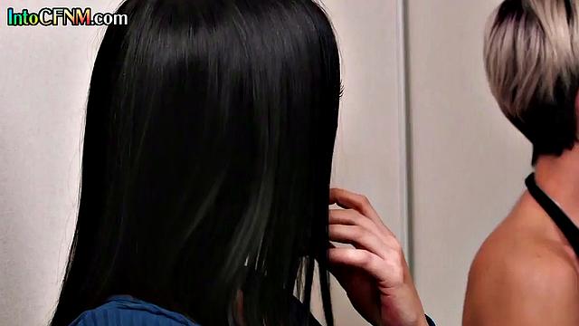 CFNM cockhungry sluts give blowjobs