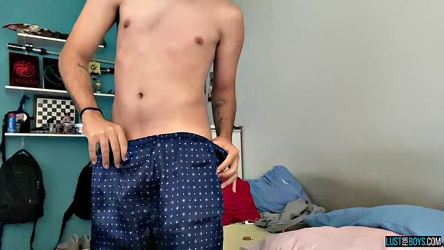 Big Dick In The Bedroom - Henry Lynes Takes It In The Bedroom
