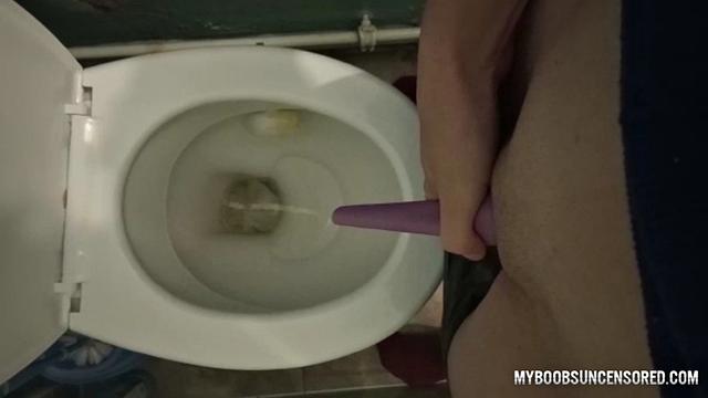 Алича писает и мочит трусики в этой соло-подборке