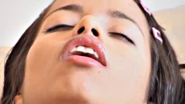 Pretty latina moans in solo masturbation