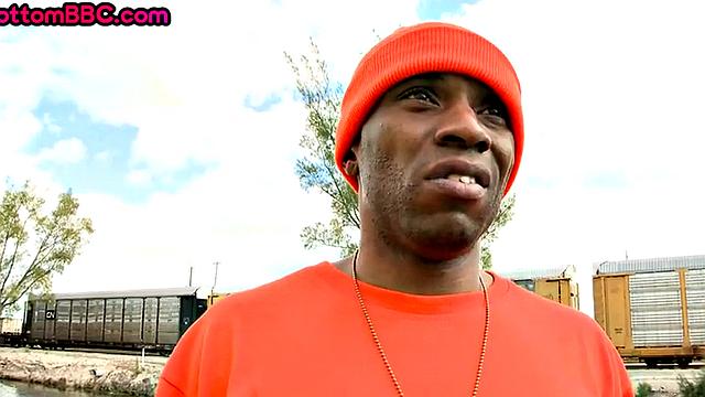 Ebony thug pulled public banged outdoor by white top