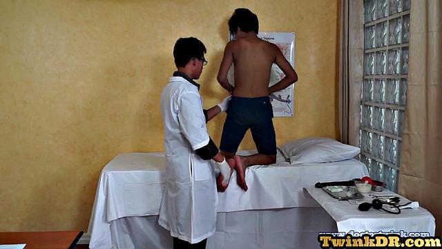 21yo patoent gets sucked by 2 docs