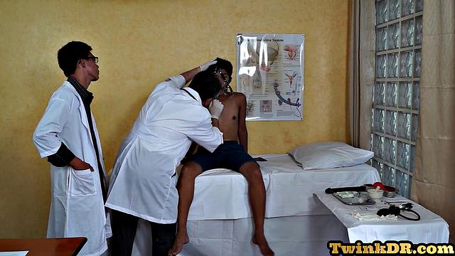 21yo patoent gets sucked by 2 docs