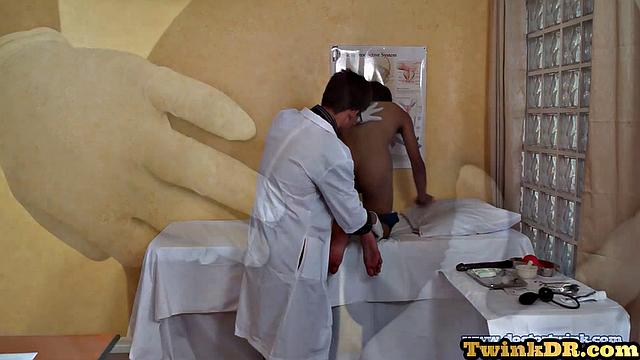 21yo patoent gets sucked by 2 docs