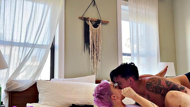 Les amateur inked fingers GFs hairypussy at home