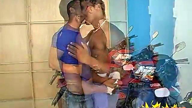 Vitor bangs Kaio