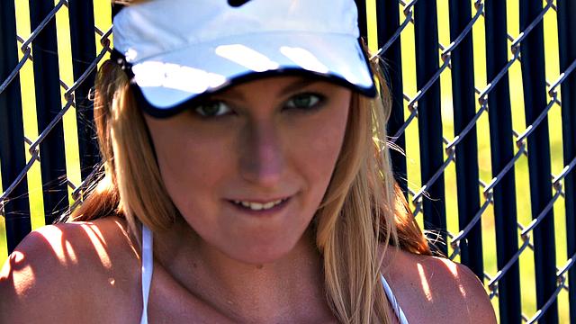 алекса грайс довела тренера до экстаза горячим сексом в душе