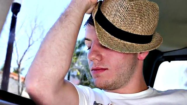 Наивный пацан решил просто прокатиться - оказался по уши в жопе у качка