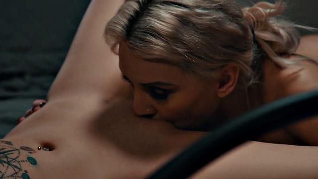 Passionate lesbian facesitting and pleasing her GF