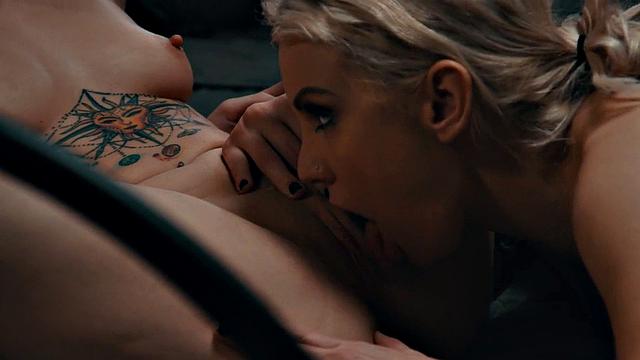 Passionate lesbian facesitting and pleasing her GF