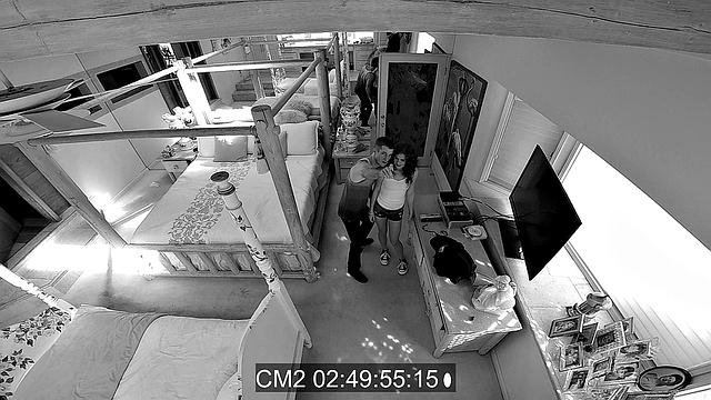 рыжая воришка попалась и отдалась соседу под камерой