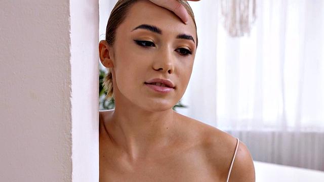 Cockhungry babe doggystyled by guy