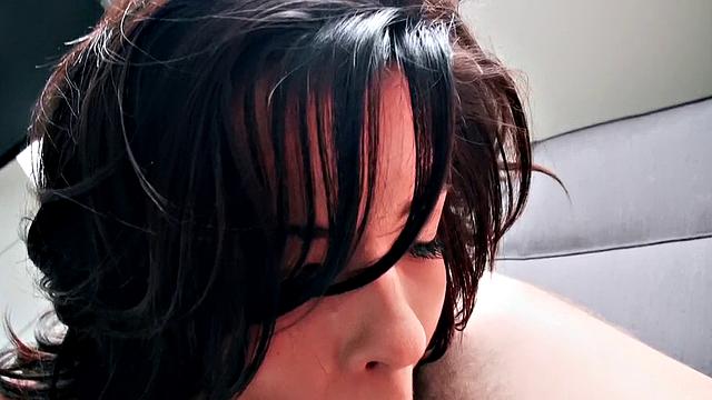 лакированная латина получает жёсткий анальный от большого члена