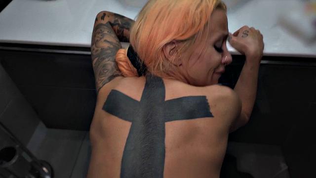 Picked up inked babe POV pussyfucked in toilet