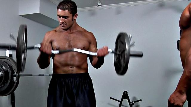 Deepthroating gym jock gets fucked in asshole by gym partner