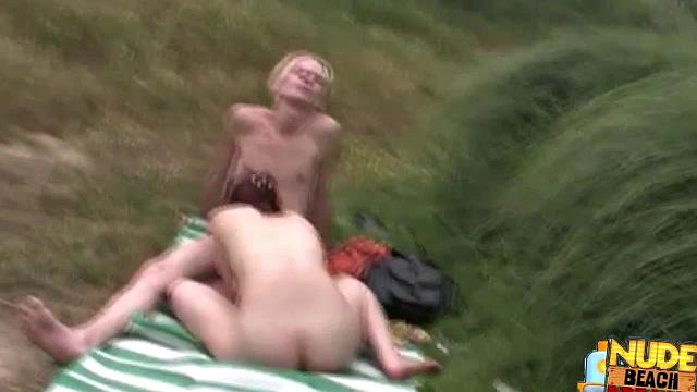 свингеры трахаются на нудистском пляже