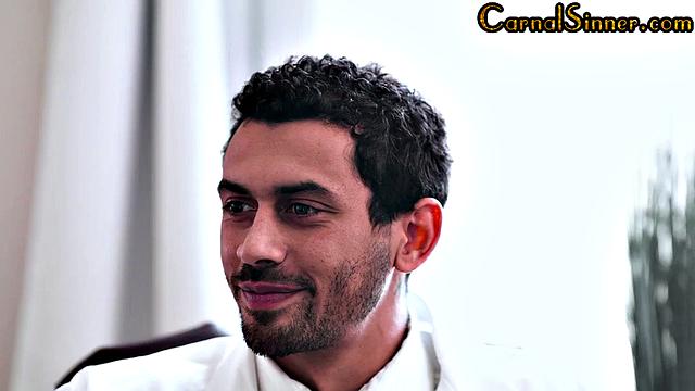 Inked babe gets pussysmashed