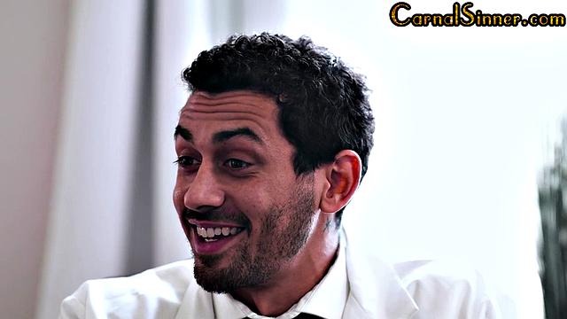 Inked babe gets pussysmashed