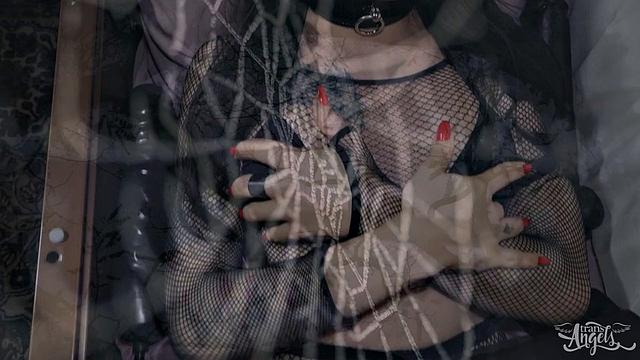 Hot Goth Goes Nuts