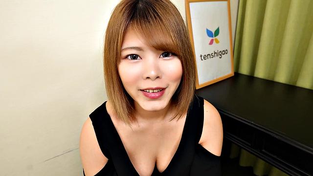Real Estate agent Iori Sasaki shows what she did with a horny client