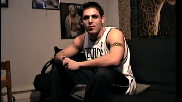 этан дрочит свой член на камеру