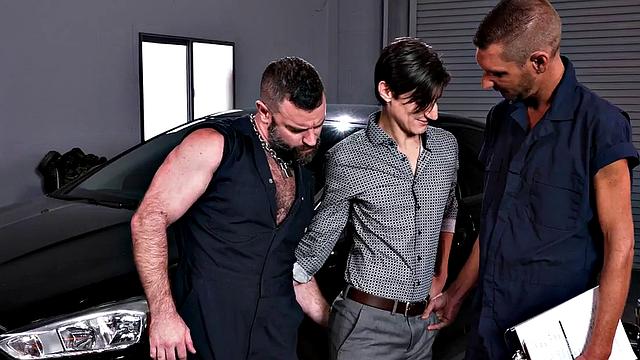 Car mechanics fist bottom in anal fisting 3way