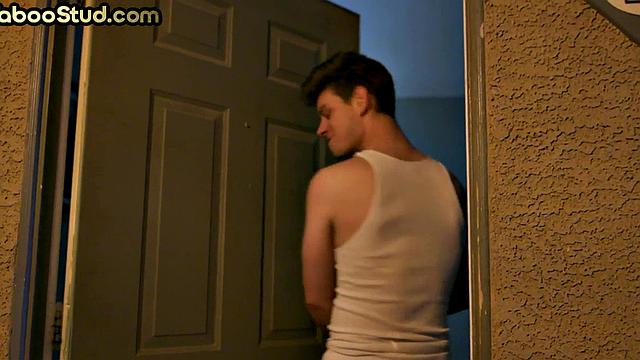 Сводный брат - язык острый, тело накачанное, стыд на нуле