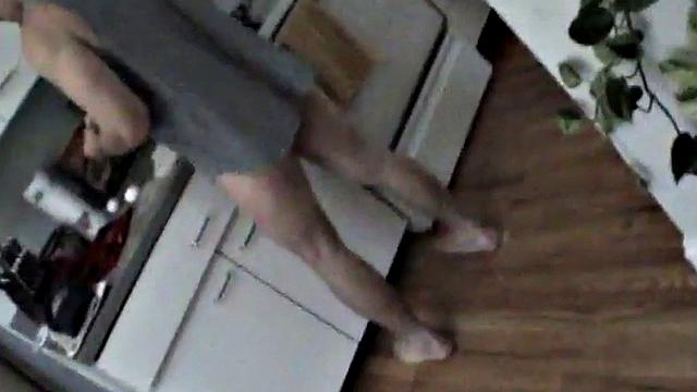 Amateur GF showering