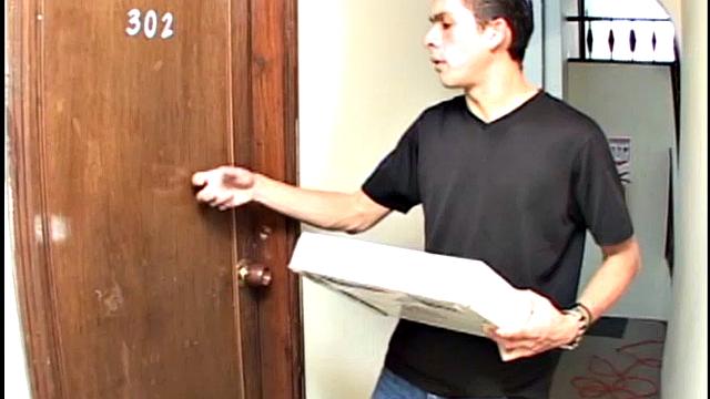 Два латиноса устраивают жаркую гей-схватку с анальным экшеном и глубоким минетом.