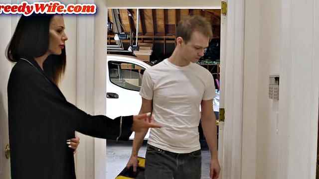 Cheating wife banged in doggystyle by handyman