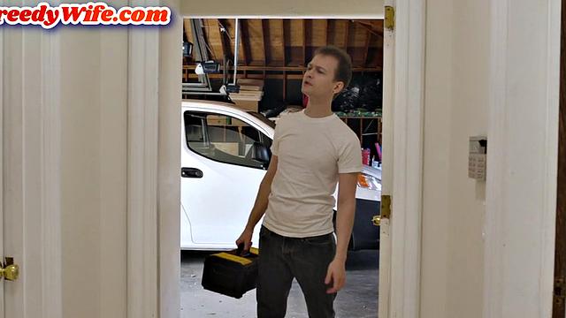 Cheating wife banged in doggystyle by handyman