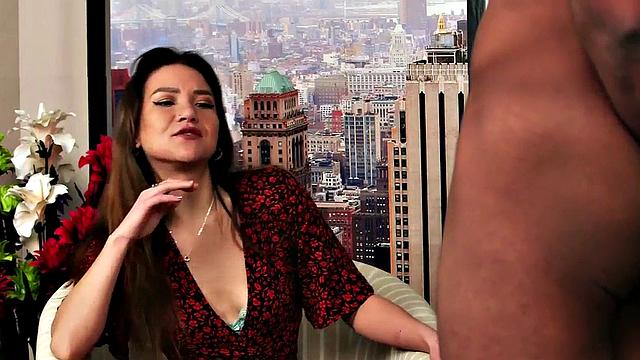 Elegant voyeur peeping BBC handjob