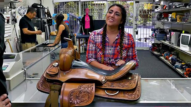 Hot Brunette Latina Pawnshop Amateur Gives Blowjob & Fucking in the Shop before Taking a Facial