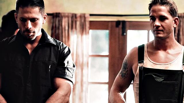 сводные братья устраивают групповуху без резинки на диване