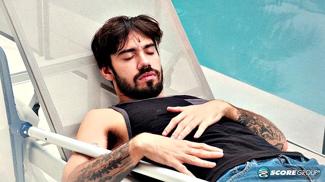 MILF Isabella Flames with the pool boy