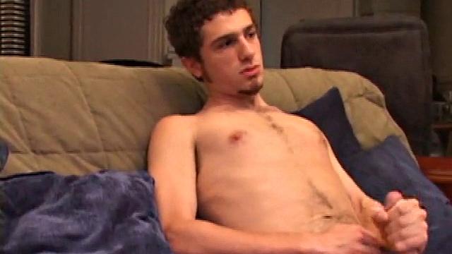 Ricardo pretends he's straight but jerks off for the guys anyway