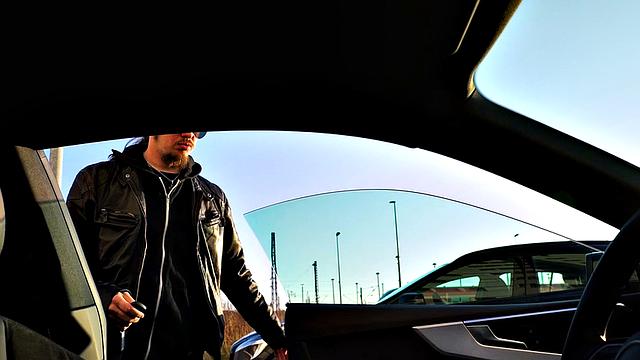 Hot Online Date in Car