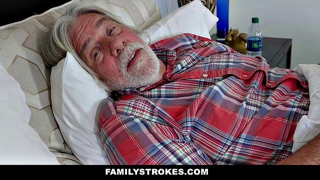 мачеха пришла за массажем, а ушла без трусов