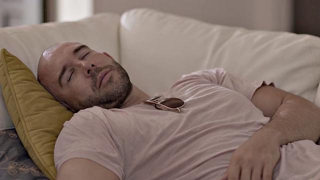 Stunning babe gets her pussy licked bfore fucking in a 3-way