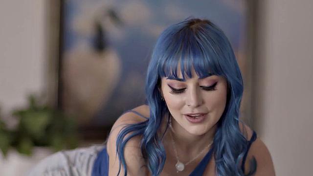 Stunning babe gets her pussy licked bfore fucking in a 3-way